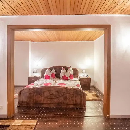 Spacious Holiday In With Balcony Kinheim