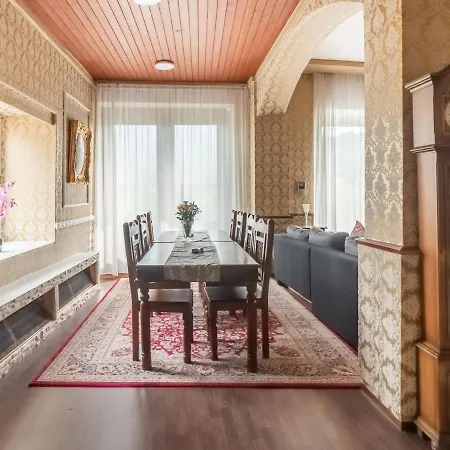 Spacious Holiday In With Balcony * Kinheim
